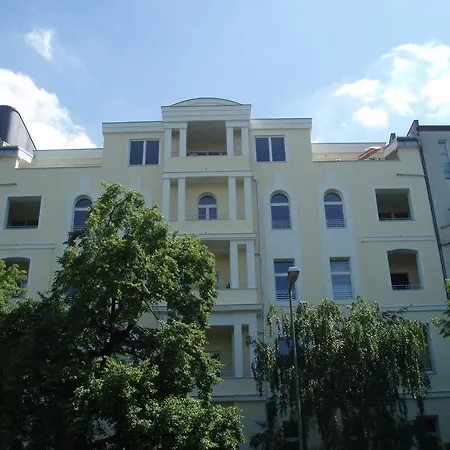 Lv & Am Luetzowplatz * Берлин