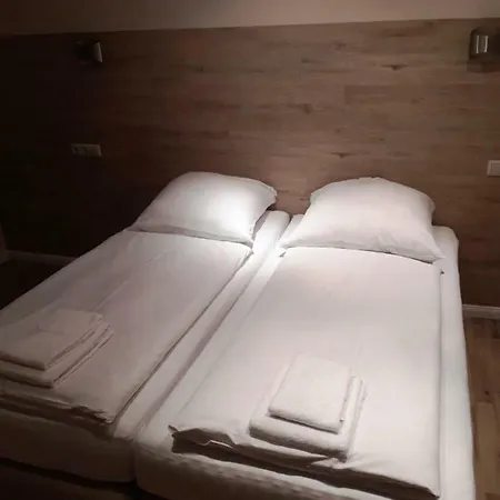 Apartament Lv & Am Luetzowplatz Berlin