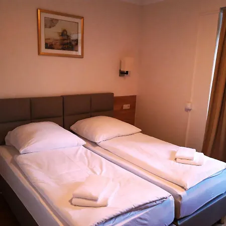 Apartament Lv & Am Luetzowplatz *